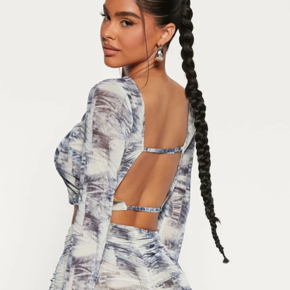 Fashion Nova Tops - Fashion Nova Open Back Long Sleeve Crop NWT Size XL